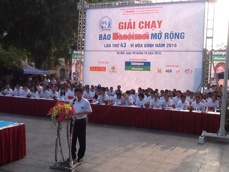 Hanoi Moi Newspaper Run for Peace - ảnh 1